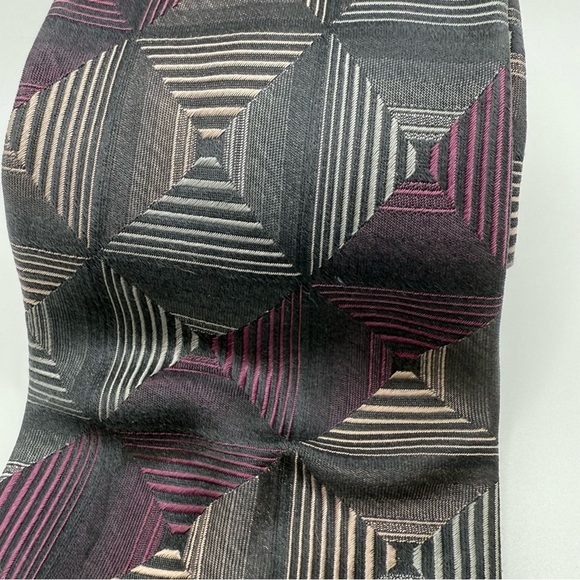 Geoffrey Beene Gray and Pink Geometric Tie 100% Silk - Picture 1 of 3